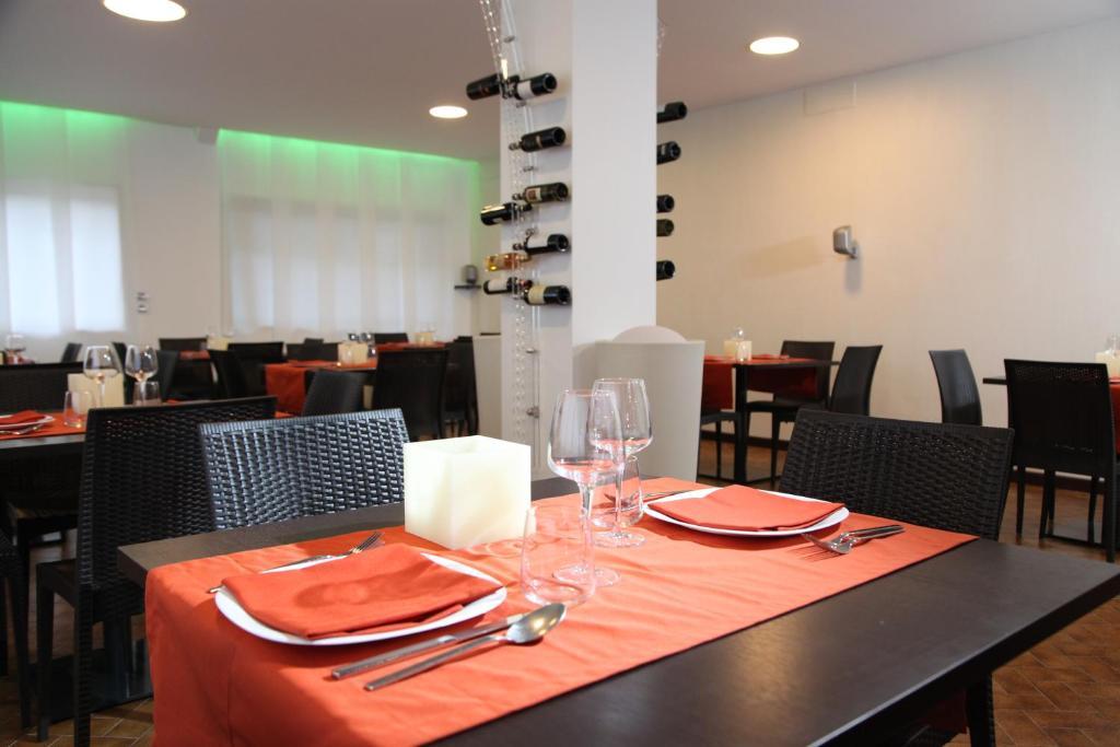 Hotel Veronese Cerignola Dış mekan fotoğraf