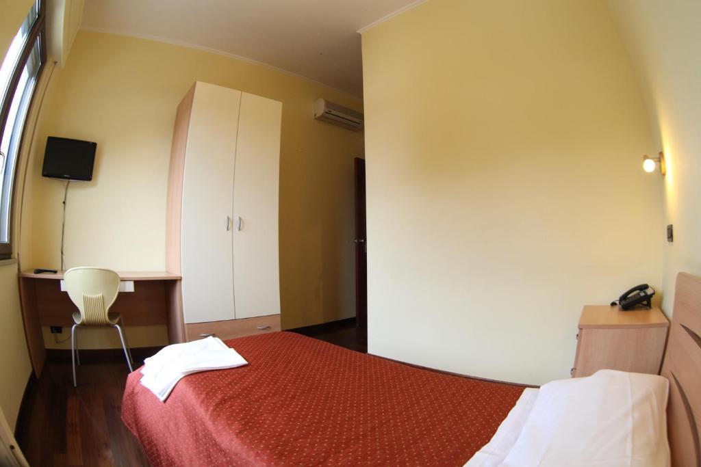 Hotel Veronese Cerignola Oda fotoğraf